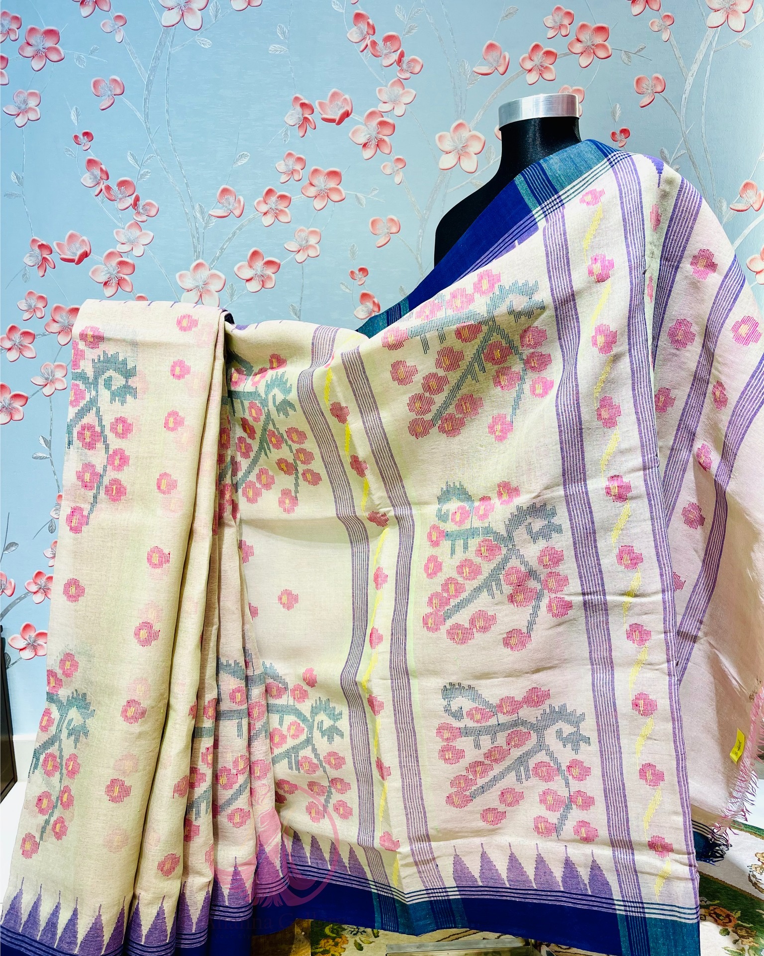 Orchid Dual-tone Monipuri Saree - Image 4